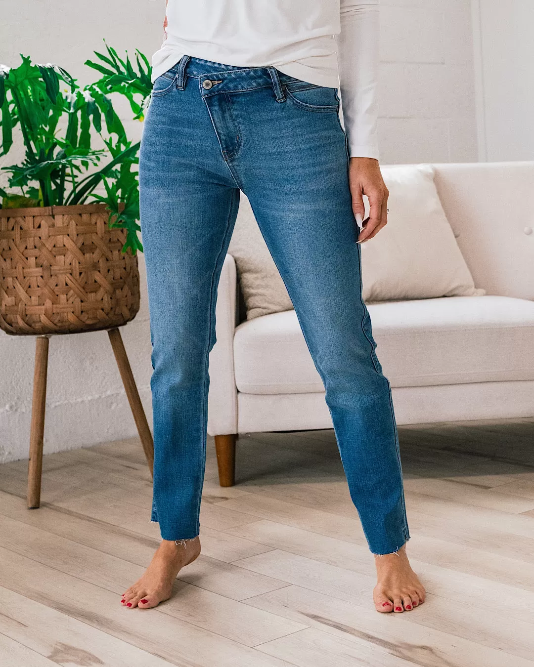 KanCan Kelly Cross Over Straight Jeans