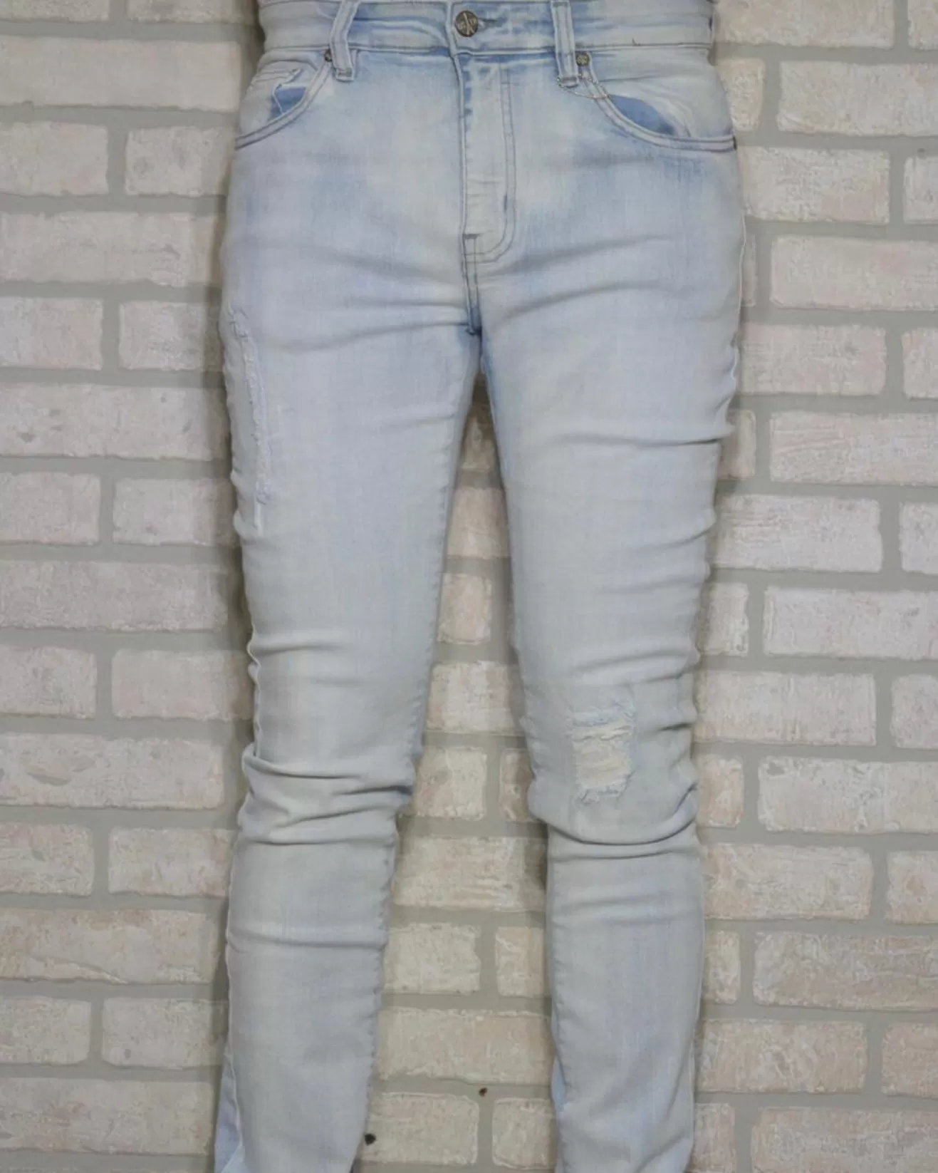 Knee Rip Stretched Jean